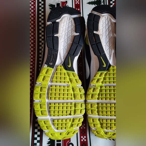 Nike Revolution Running Shoes - Picture 15 of 16